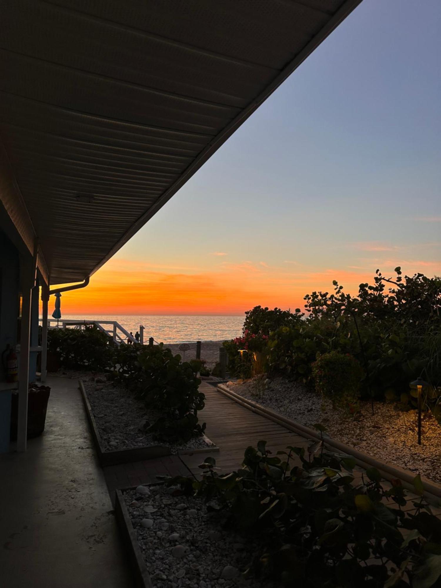 Pearl Beach Inn Englewood Exterior photo